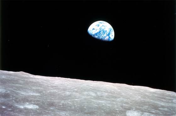 https://www.rivistamicron.it/wp-content/uploads/2018/12/earthrise-william-anders-iconic-photograph-lalitkumar.jpg